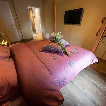 & Breakfast לינה וארוחת בוקר