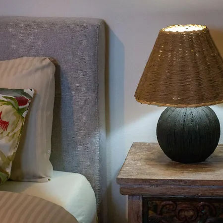 & Breakfast לינה וארוחת בוקר 3*